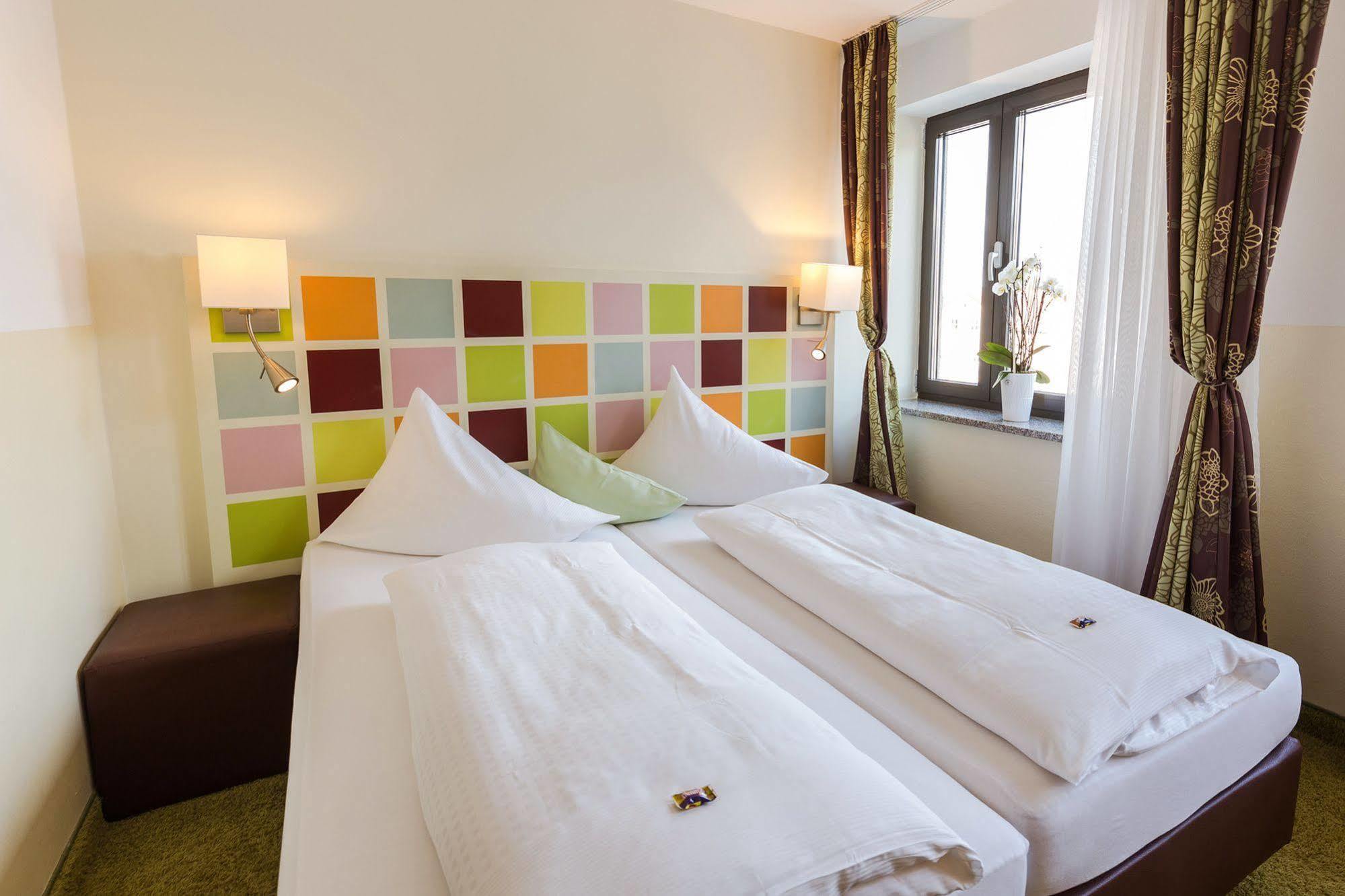 Hotel Arooma Erding Exterior foto