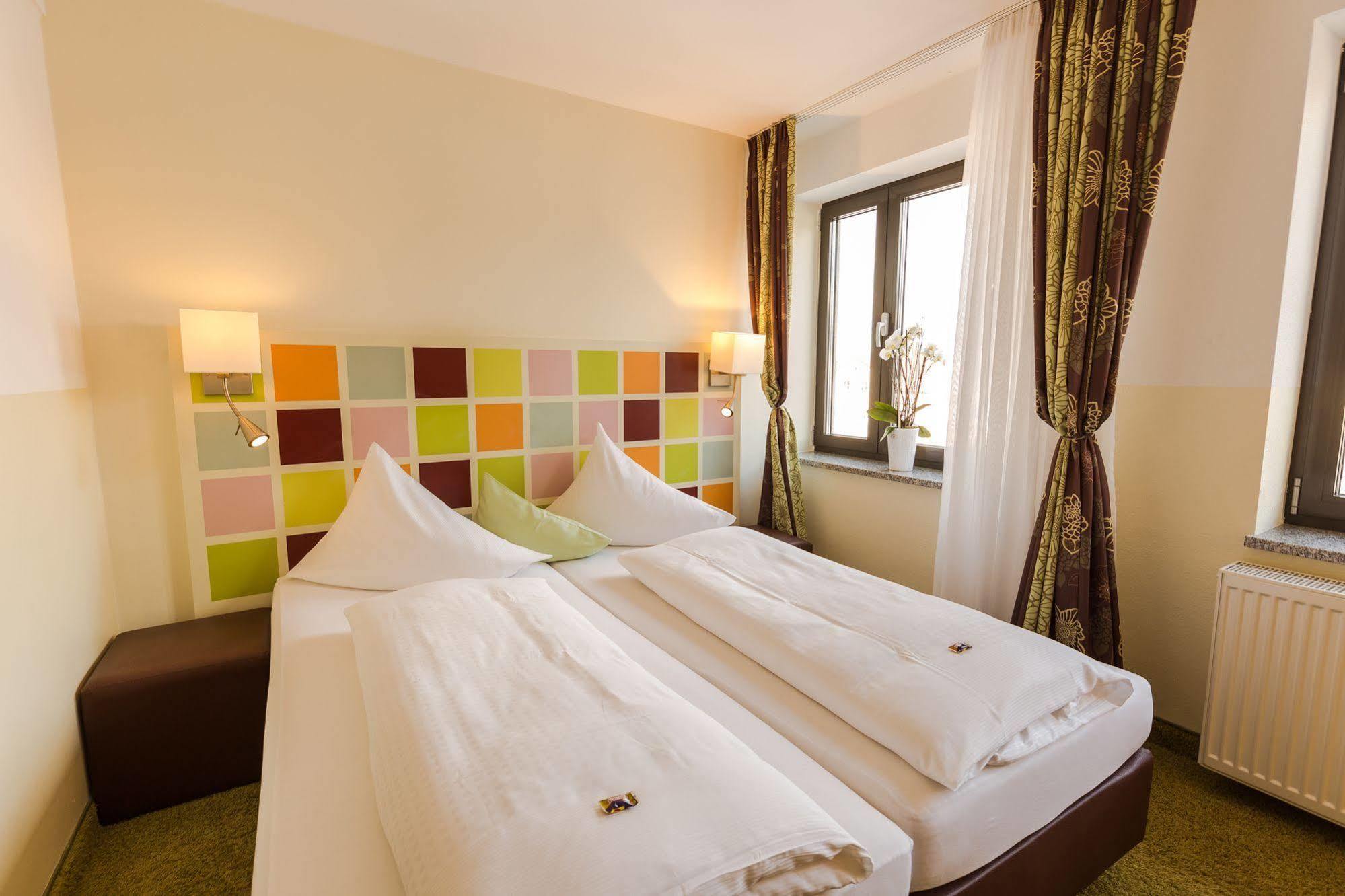 Hotel Arooma Erding Exterior foto